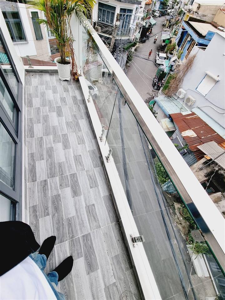 4.5x7m, bán nhà 3 tầng, đường 8m, mt ngay phan văn trị, p1 gò vấp, 4 tỷ nhỉnh