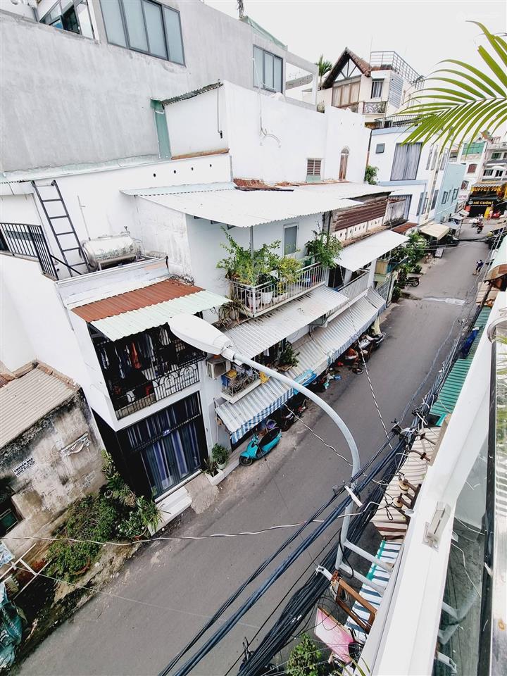 4.5x7m, bán nhà 3 tầng, đường 8m, mt ngay phan văn trị, p1 gò vấp, 4 tỷ nhỉnh