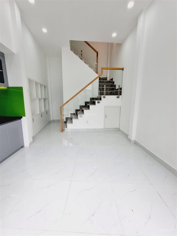 4.5x7m, bán nhà 3 tầng, đường 8m, mt ngay phan văn trị, p1 gò vấp, 4 tỷ nhỉnh