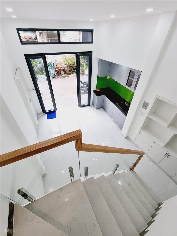 4.5x7m, bán nhà 3 tầng, đường 8m, mt ngay phan văn trị, p1 gò vấp, 4 tỷ nhỉnh