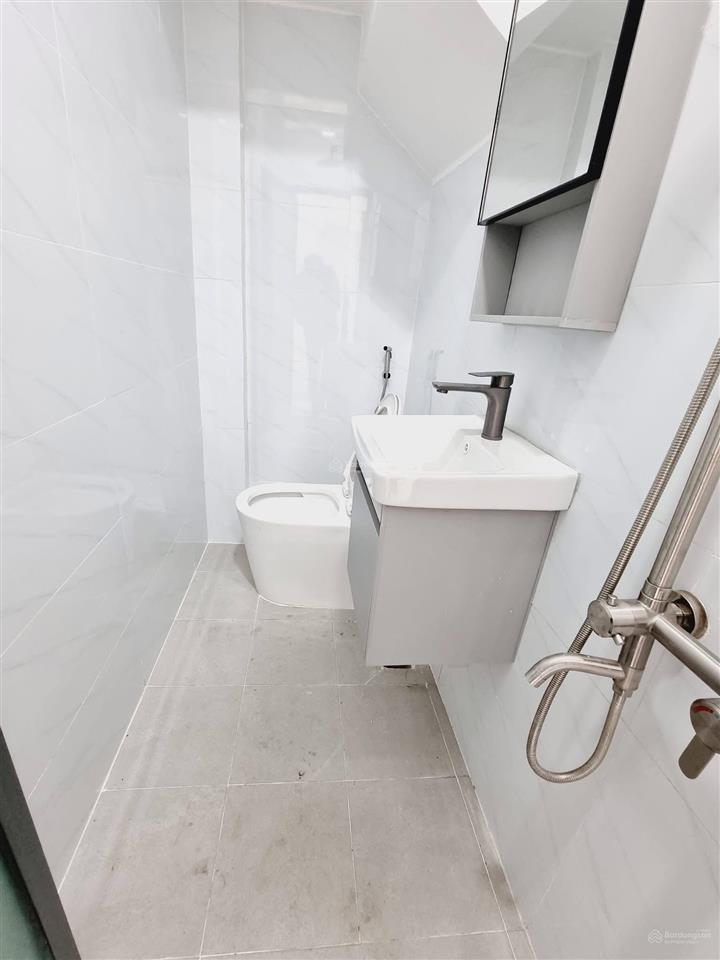 4.5x7m, bán nhà 3 tầng, đường 8m, mt ngay phan văn trị, p1 gò vấp, 4 tỷ nhỉnh