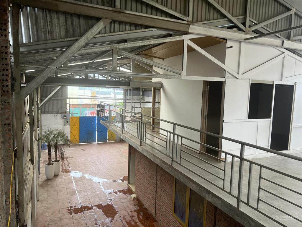 Bán mảnh đất có nhà riêng 660m2