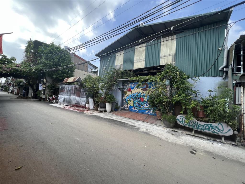 Bán mảnh đất có nhà riêng 660m2