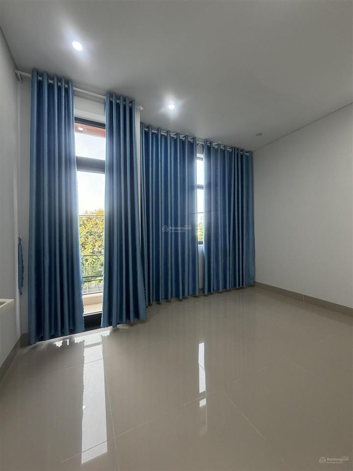 Nhà đẹp 4 tầng ngay biển nguyễn tất thành, sát hồ tùng mậu  chỉ 100 tr/m2  giá tốt khu vực