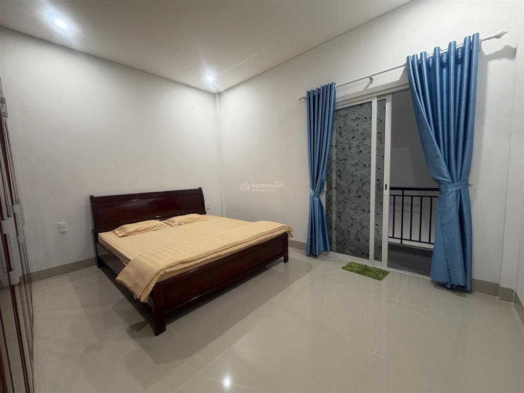 Nhà đẹp 4 tầng ngay biển nguyễn tất thành, sát hồ tùng mậu  chỉ 100 tr/m2  giá tốt khu vực