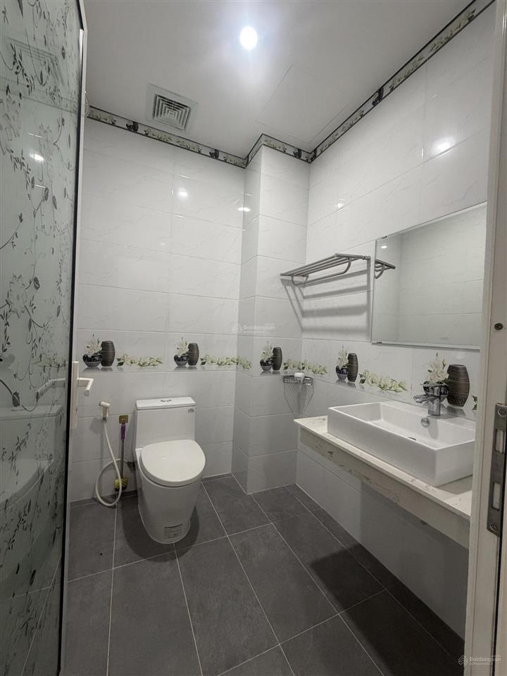 Nhà đẹp 4 tầng ngay biển nguyễn tất thành, sát hồ tùng mậu  chỉ 100 tr/m2  giá tốt khu vực
