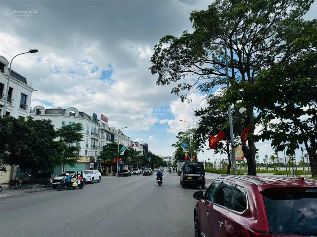 Cần tiền bán gấp nhà liền kề mặt phố thuận an view hồ công viên hoàn thiện cao cấp 35 tỷ vào việc