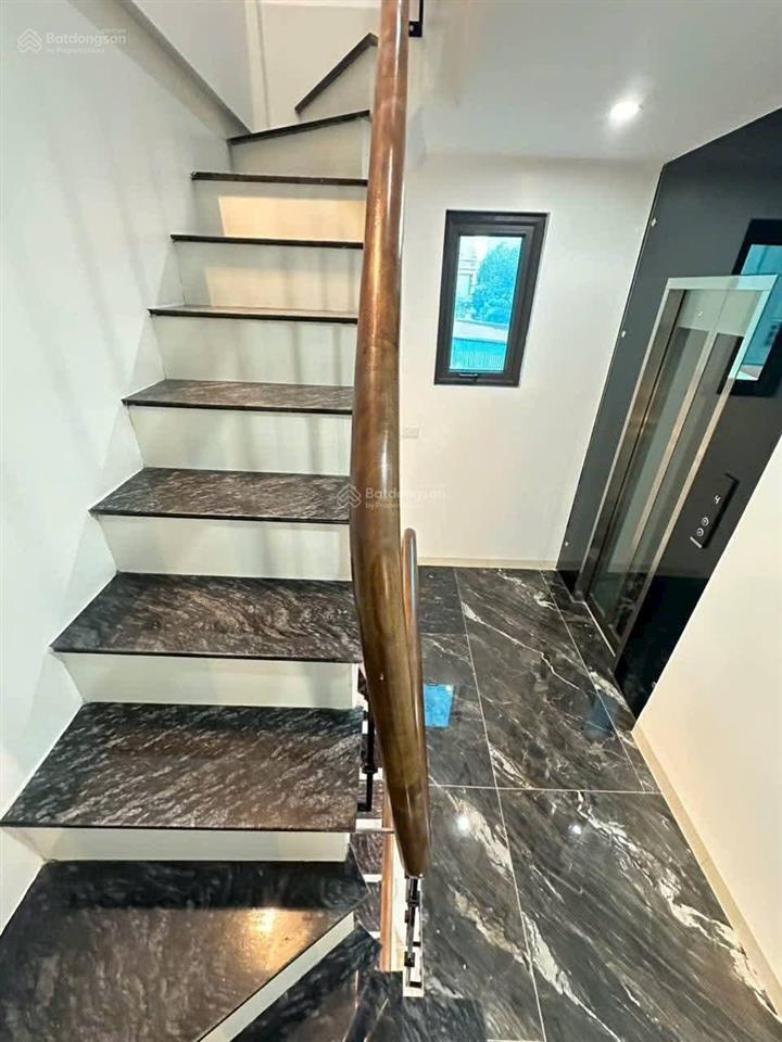 Nhà lai xá, sát đh thành đô, 31m2 x 5 tầng thang máy, 15m ra đường 32, vị trí đắc địa, 6,85 tỷ