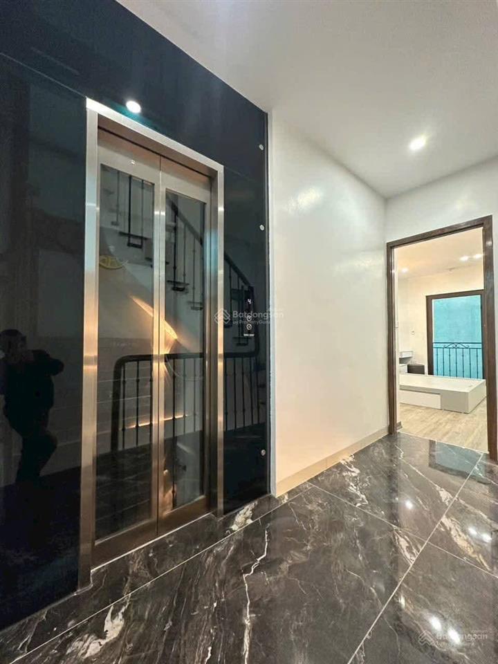 Nhà lai xá, sát đh thành đô, 31m2 x 5 tầng thang máy, 15m ra đường 32, vị trí đắc địa, 6,85 tỷ