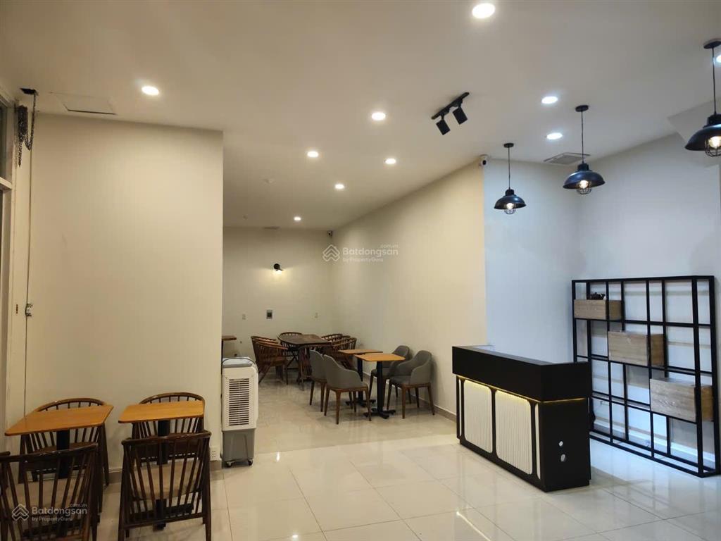 Cần bán shophouse 1 trệt 1 lầu a view nguyễn văn linh dt 200m2, 3pn, 2wc giá 6.5tỷ.  0866 688 ***