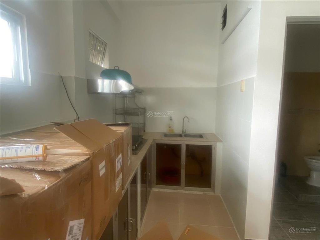 Cần bán căn hộ chung cư b1 lầu 4 thang bộ, p3, q4 (cũ) dt 80m2,2pn, 1wc.giá 3.850tỷ. 0866 688 ***