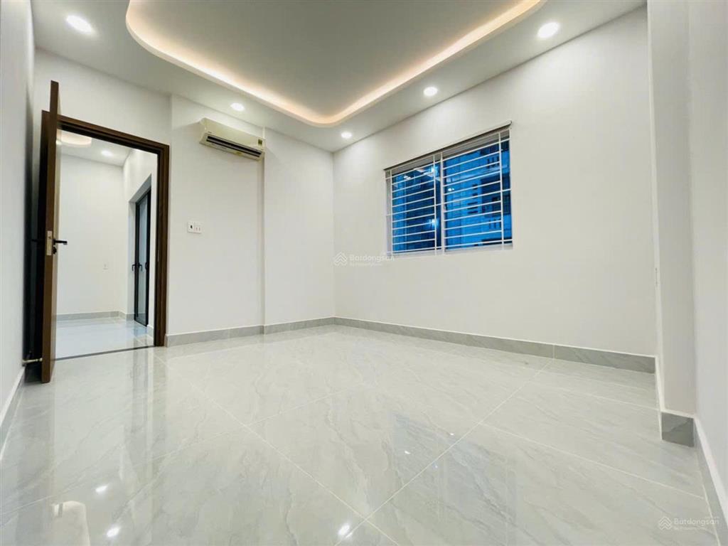 Cần bán gấp c/c phú lợi d2 35a trịnh quang nghị p7 q8 dt 76m2. 2pn, 1wc giá 2.650 tỷ. 0866 688 ***