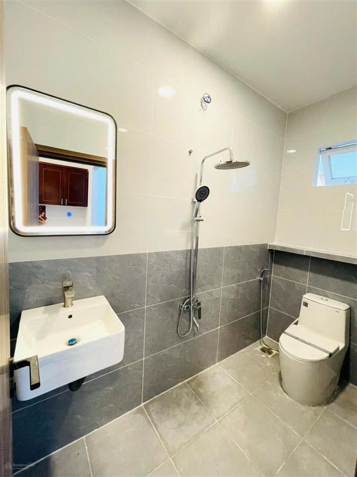 Cần bán gấp c/c phú lợi d2 35a trịnh quang nghị p7 q8 dt 76m2. 2pn, 1wc giá 2.650 tỷ. 0866 688 ***