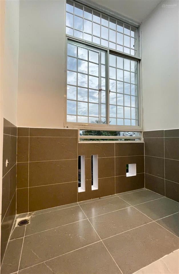 Cần bán gấp c/c phú lợi d2 35a trịnh quang nghị p7 q8 dt 76m2. 2pn, 1wc giá 2.650 tỷ. 0866 688 ***