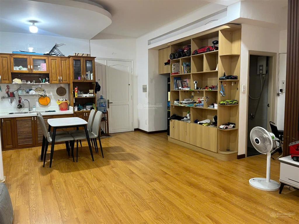 Cần bán chung cư khánh hội 2 bến vân đồn q4 dt 82.5 m2, 2pn,2 wc tặng nt giá 5.850 tỷ. 0866 688 ***