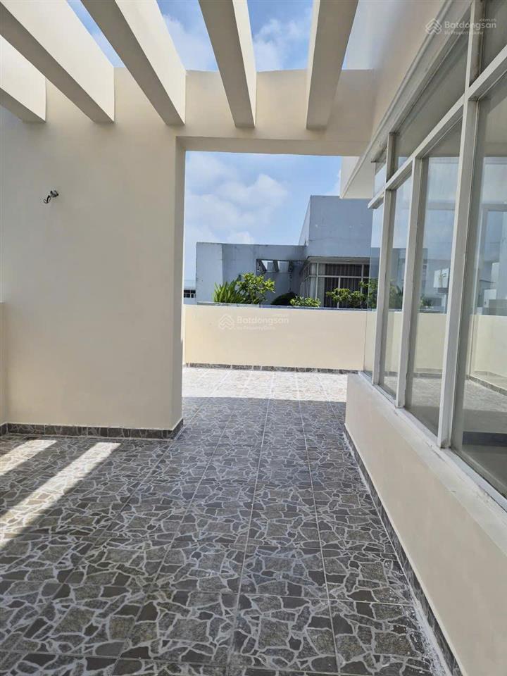 Bán căn hộ penthouse giai việt  tạ quang bửu dt 300m2, 5pn, 4wc giá 8,5 tỷ. 0866 688 *** phan đặng