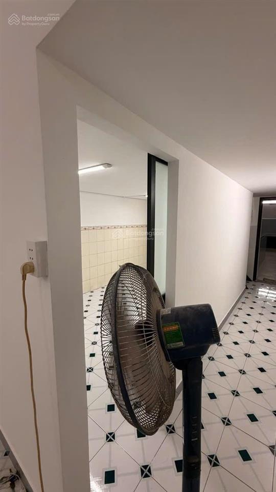 Bán chcc phùng hưng q5 đc 844 nguyễn trãi q5 dt 50m², 2pn 1 wc căn góc giá 2,5 tỷ.  0866 688 ***