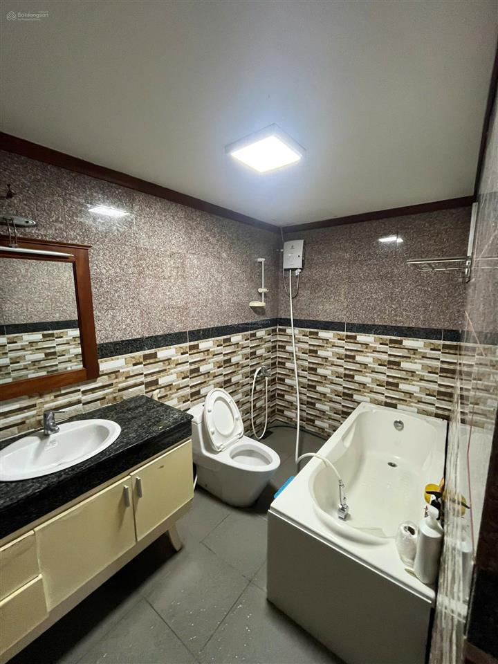 Cần cho thuê căn hộ giai việt  856 tạ quang bửu. dt 150m2, 3pn, 3wc giá 15tr.  0866 688 ***