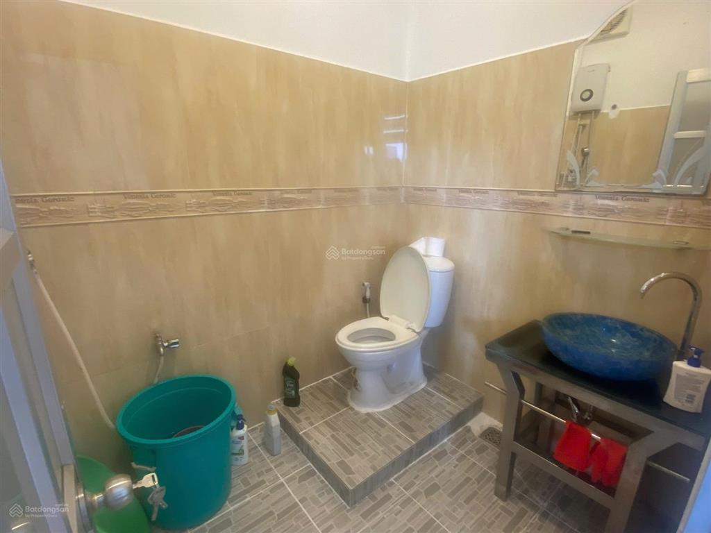 Cần bán căn hộ chung cư lầu 4 thang bộ, lô b1, chung cư p3, q4 dt80m2, 2pn, 1wc. giá 3,850 tỷ
