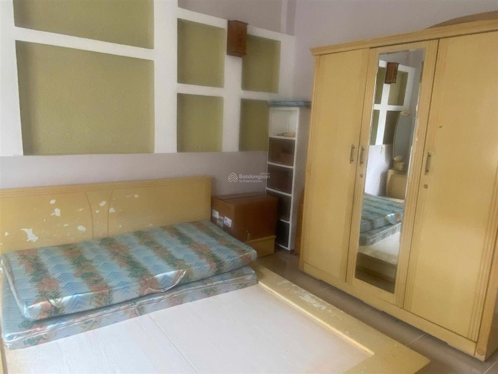Cần bán căn hộ chung cư lầu 4 thang bộ, lô b1, chung cư p3, q4 dt80m2, 2pn, 1wc. giá 3,850 tỷ