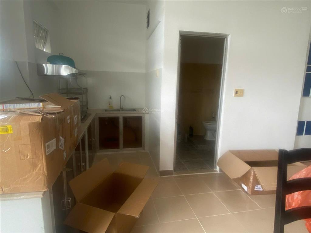 Cần bán căn hộ chung cư lầu 4 thang bộ, lô b1, chung cư p3, q4 dt80m2, 2pn, 1wc. giá 3,850 tỷ