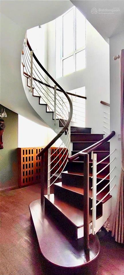 Cần cho thuê căn hộ penhouse central garden q1 dt 151m2, 3pn, 3wc, giá 30tr/tháng có tl 0866 688 ***