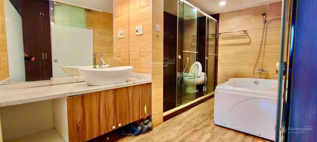 Cần cho thuê căn hộ penhouse central garden q1 dt 151m2, 3pn, 3wc, giá 30tr/tháng có tl 0866 688 ***