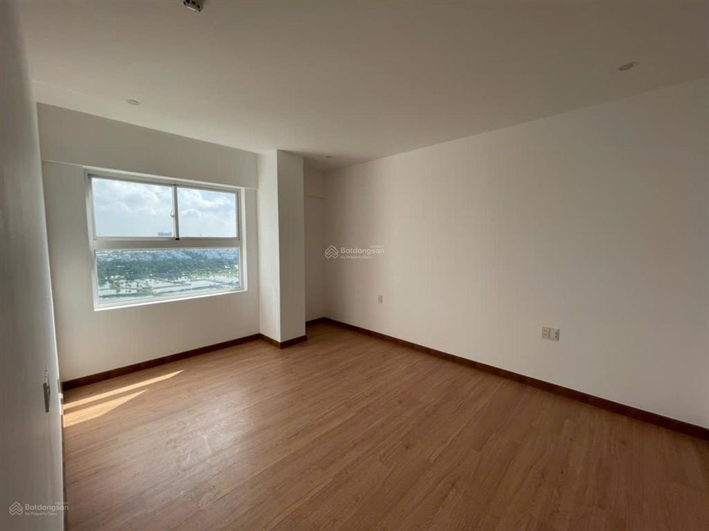 Cần bán ch penthouse sân vườn conic riverside p7, q8. dt 130m2 3pn, 2wc, sh 5,550 tỷ,  0866 688 ***