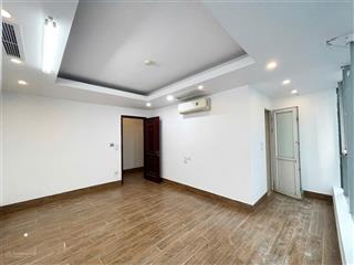 Siêu đẹp  văn phòng 30m2 ở 106 hoàng quốc việt, quận cầu giấy, view kính cực thoáng, lô góc