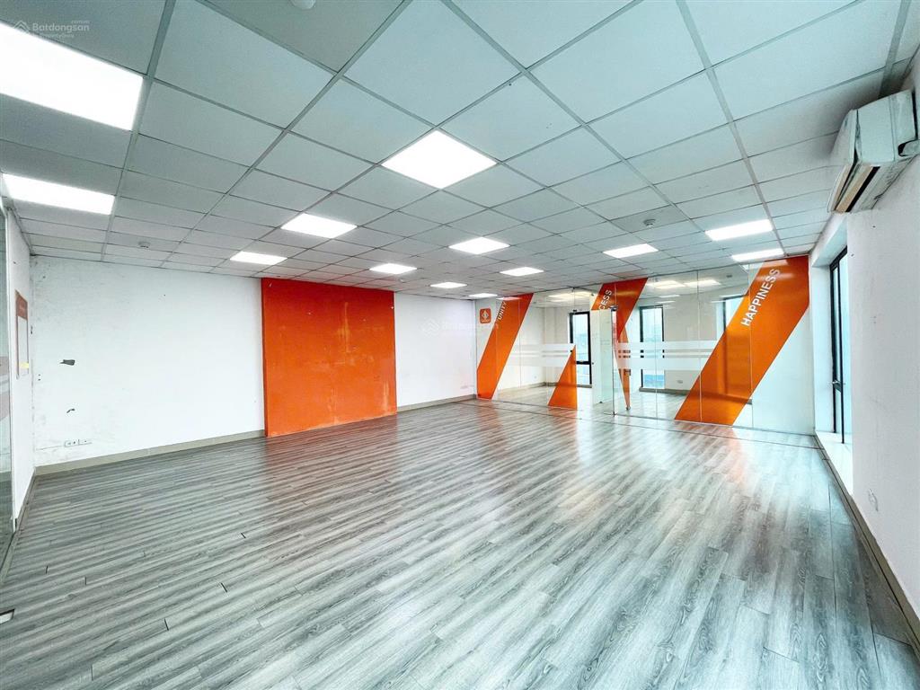 Nhà mới, sàn vp 120m2 ở mặt đường nguyễn xiển, q. thanh xuân, lô góc, 2 mặt thoáng, ô tô đỗ cửa