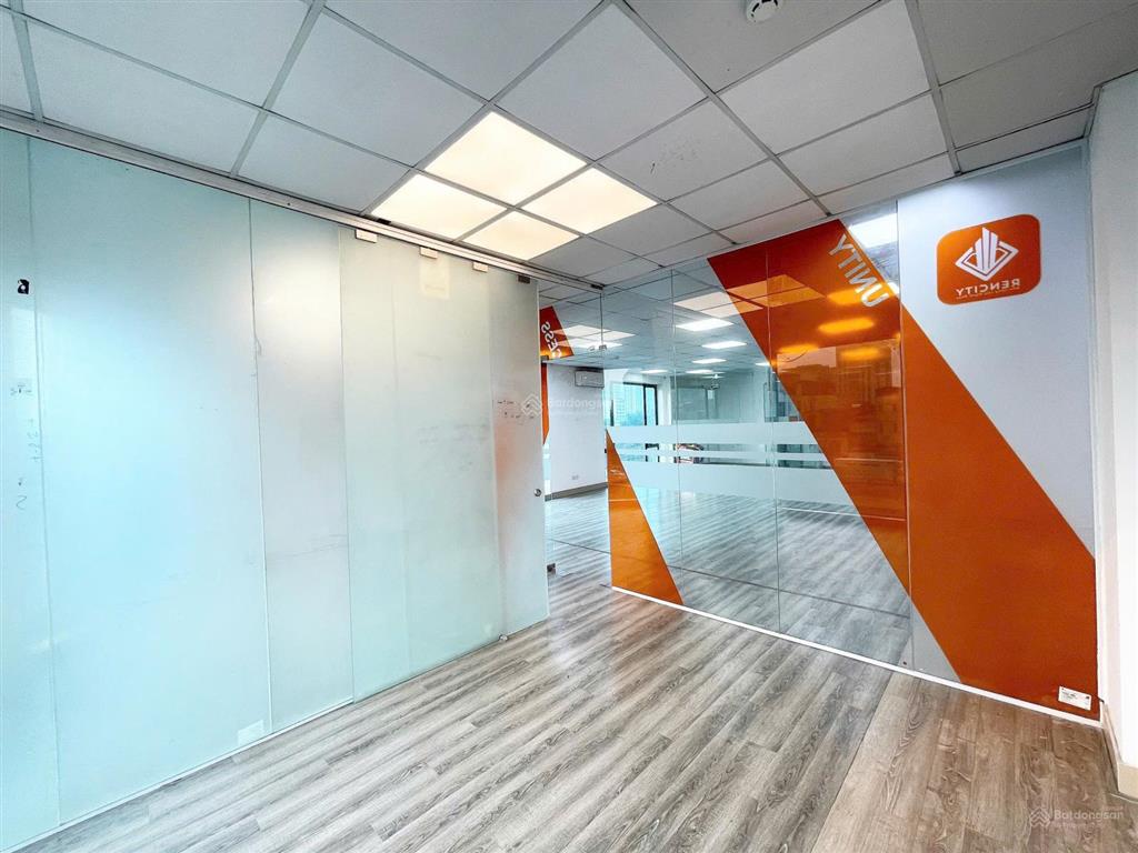 Nhà mới, sàn vp 120m2 ở mặt đường nguyễn xiển, q. thanh xuân, lô góc, 2 mặt thoáng, ô tô đỗ cửa