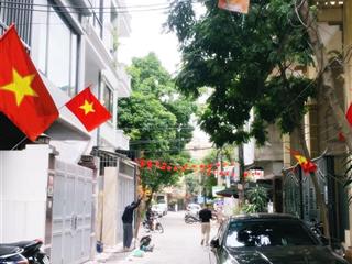 6 tầng thang máy, nhà mới ở ngay tại hoàng quốc việt  cầu giấy. dt 65m2, ô tô tránh