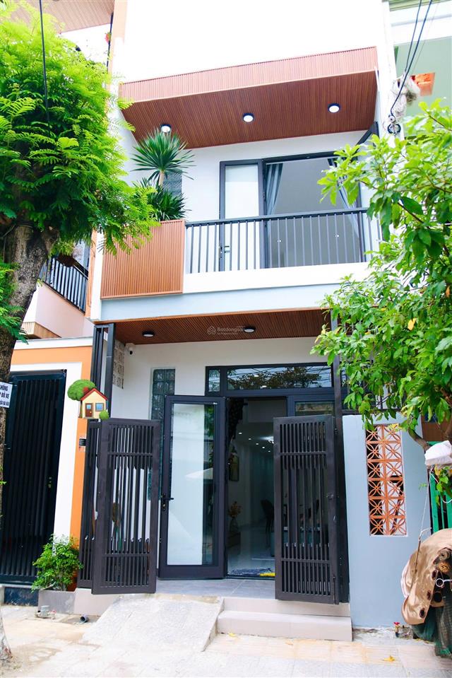 Bán nhà 2 tầng, sơn trà, full nội thất, chỉ xách vali vô ở. giá 7.6 tỉ thương lượng.  0987 898 ***