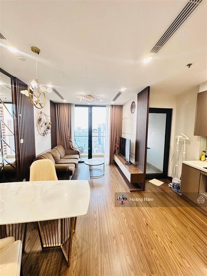 Chính chủ cần bán gấp căn 2n2vs 65m2 tại tòa vinhomes west point phạm hùng giá 7tỷ.  0974 805 ***