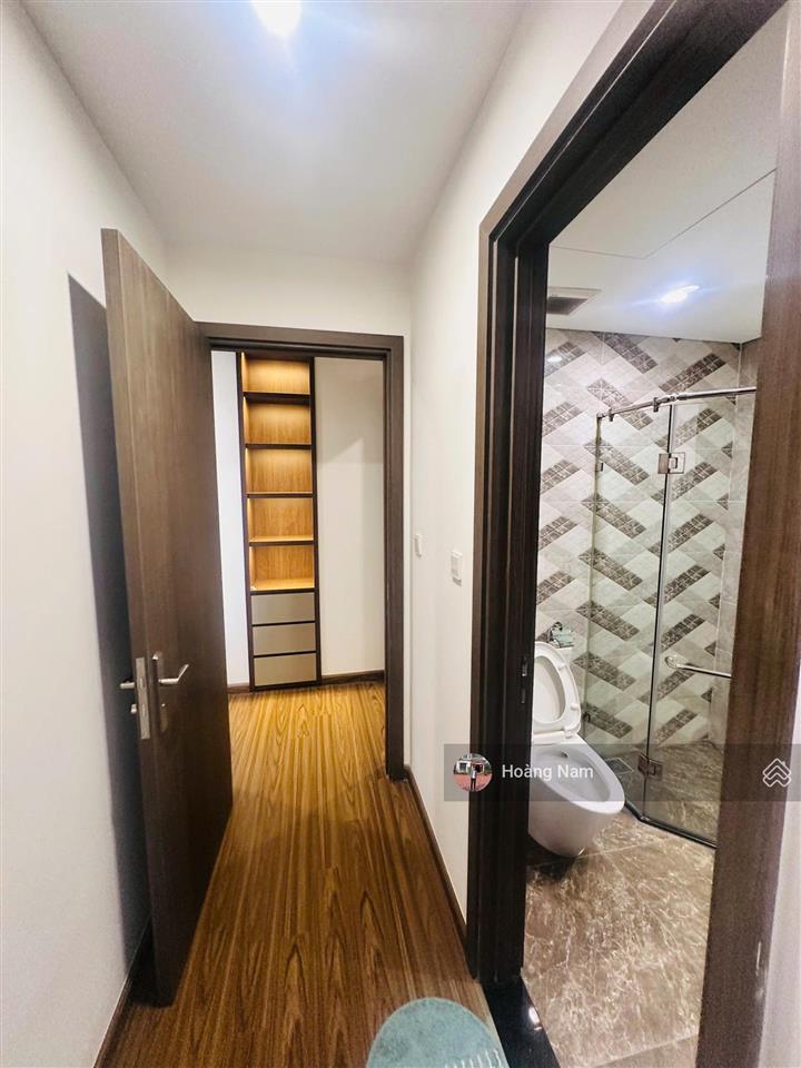 Chính chủ cần bán gấp căn 2n2vs 65m2 tại tòa vinhomes west point phạm hùng giá 7tỷ.  0974 805 ***