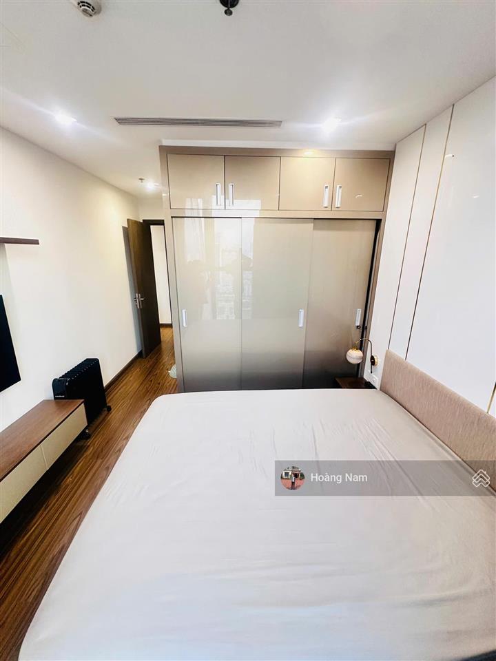 Chính chủ cần bán gấp căn 2n2vs 65m2 tại tòa vinhomes west point phạm hùng giá 7tỷ.  0974 805 ***