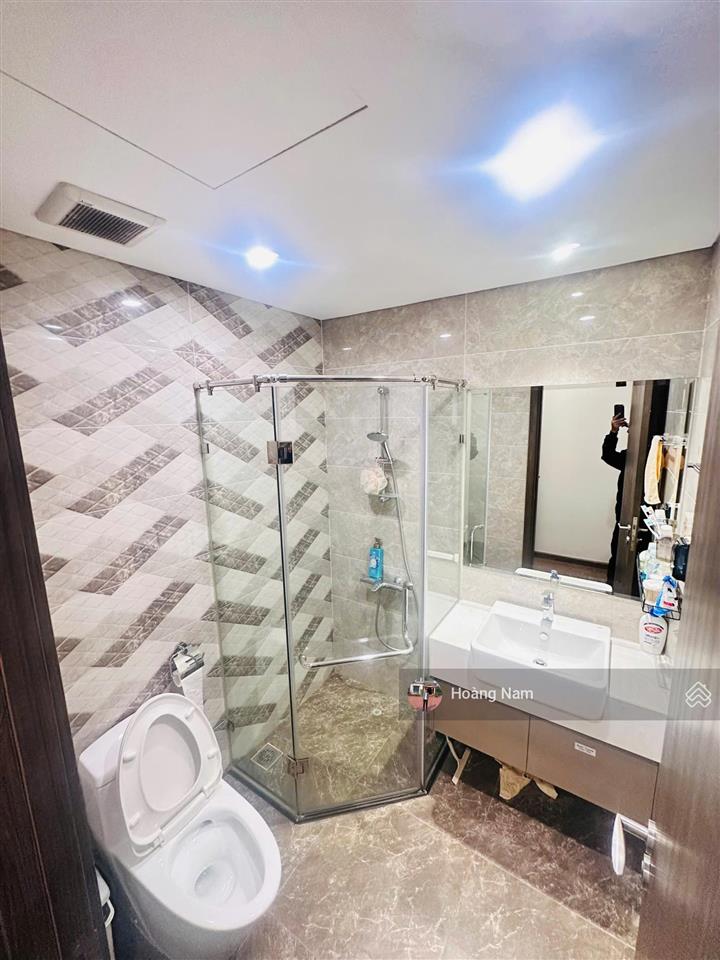 Chính chủ cần bán gấp căn 2n2vs 65m2 tại tòa vinhomes west point phạm hùng giá 7tỷ.  0974 805 ***