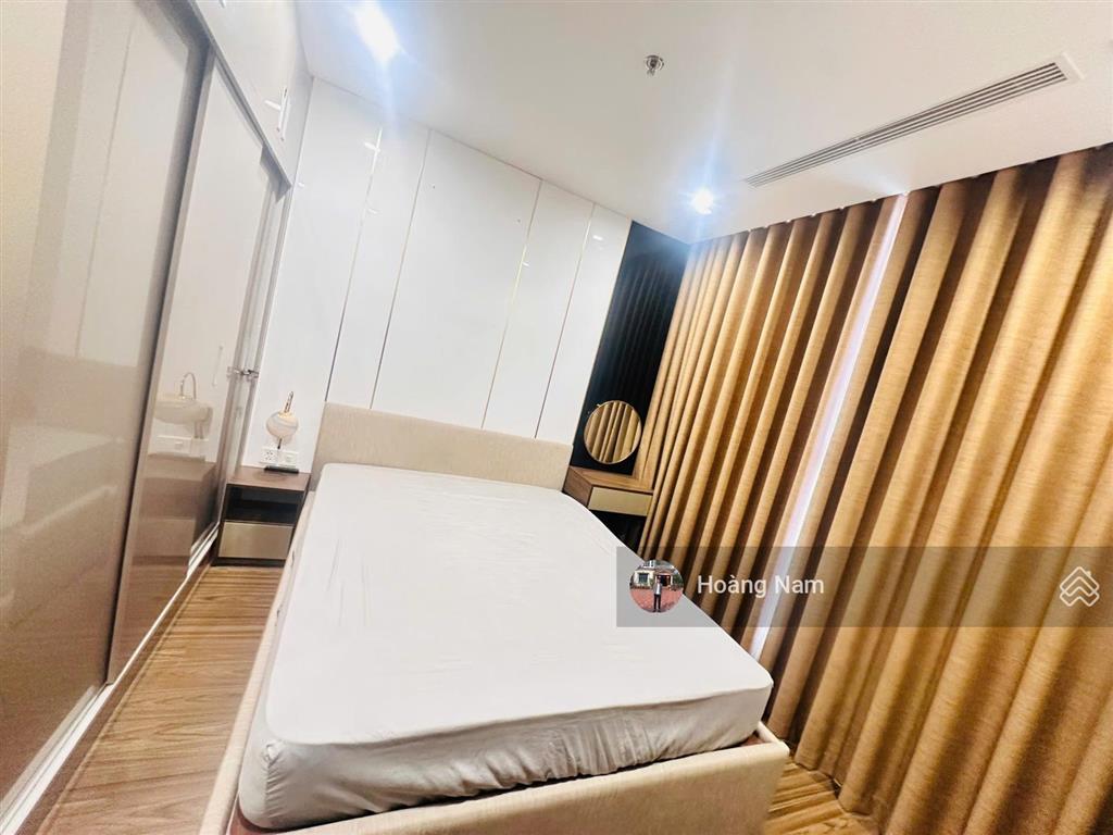 Chính chủ cần bán gấp căn 2n2vs 65m2 tại tòa vinhomes west point phạm hùng giá 7tỷ.  0974 805 ***