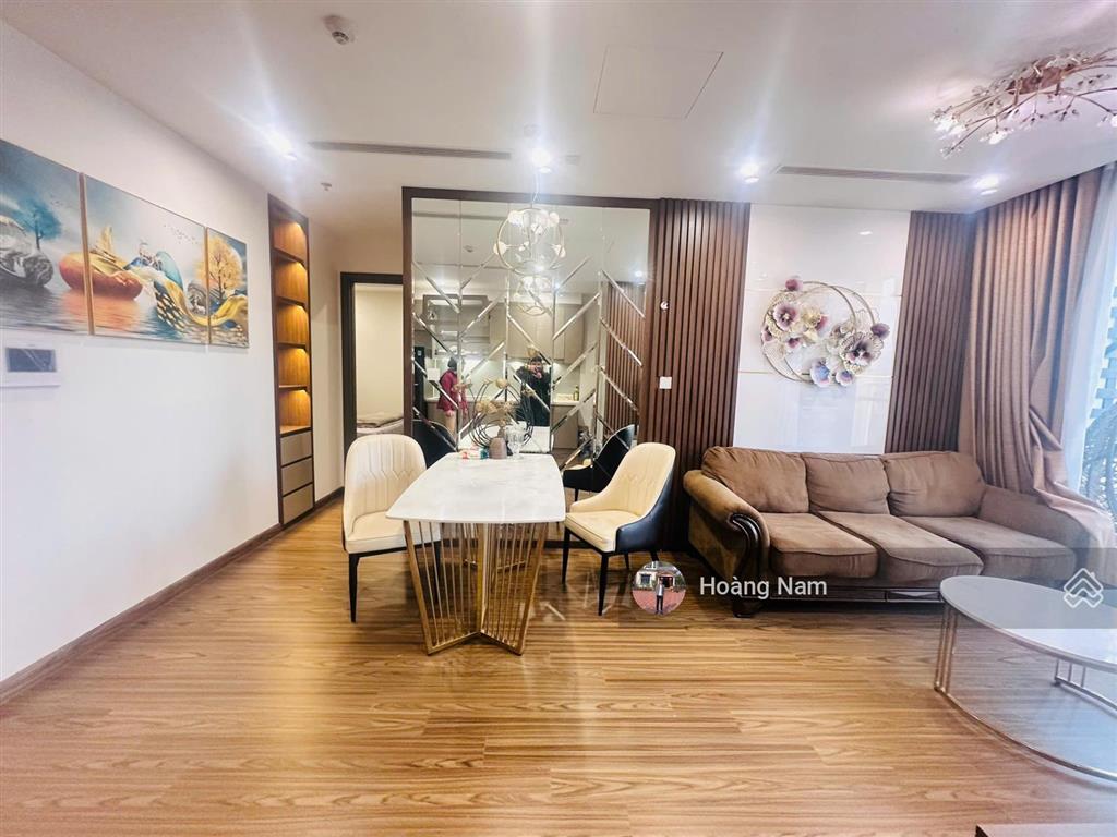 Chính chủ cần bán gấp căn 2n2vs 65m2 tại tòa vinhomes west point phạm hùng giá 7tỷ.  0974 805 ***