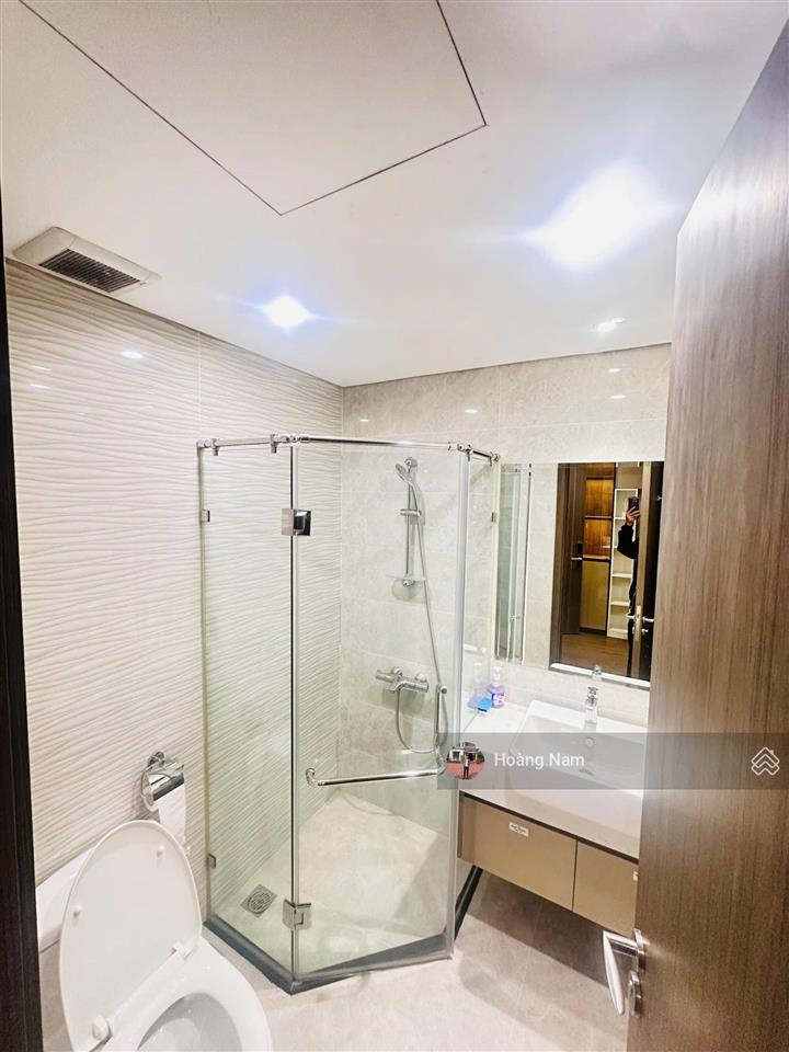 Chính chủ cần bán gấp căn 2n2vs 65m2 tại tòa vinhomes west point phạm hùng giá 7tỷ.  0974 805 ***