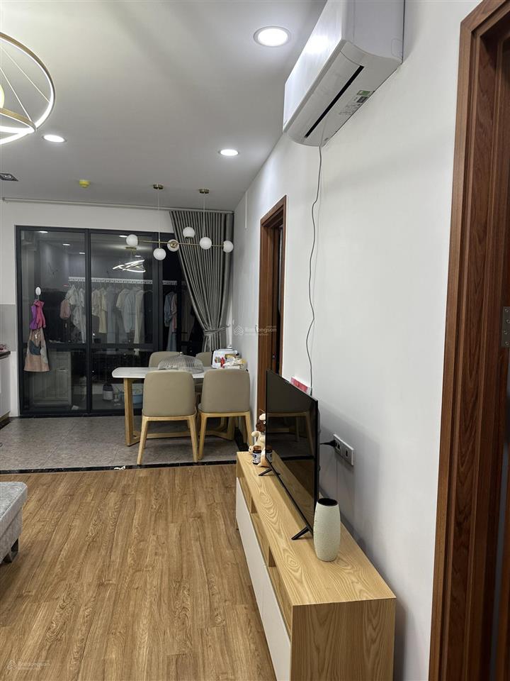 Chính chủ cần chuyển nhượng căn hộ 2n 2wc 60,7m2 tại iris garden, giá 5,5 tỷ full nội thất