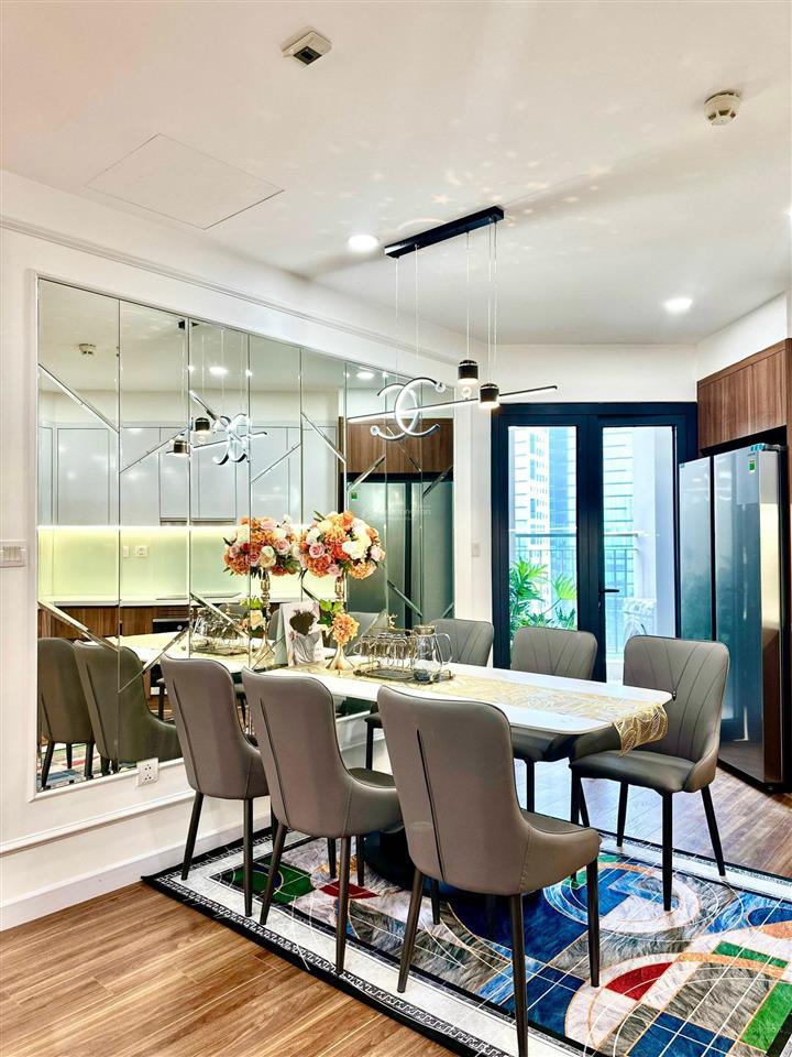 Chính chủ bán gấp căn 96m2 3n2vs tại golden park phạm văn bạch. giá 8,8 tỷ có thương lượng