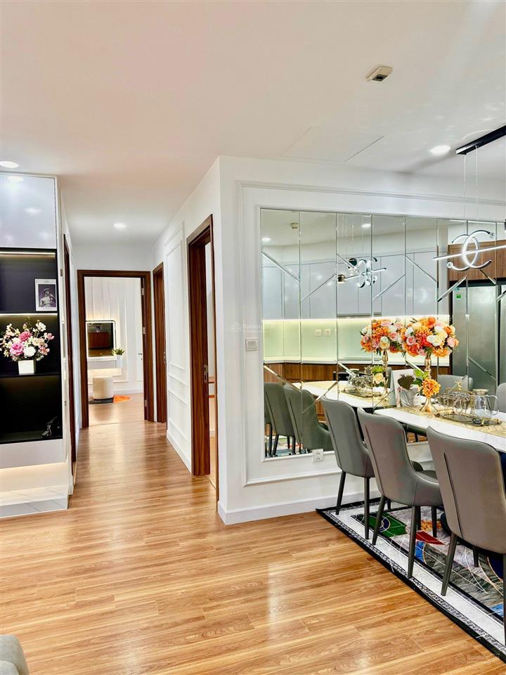 Chính chủ bán gấp căn 96m2 3n2vs tại golden park phạm văn bạch. giá 8,8 tỷ có thương lượng