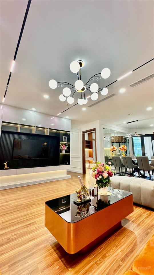 Chính chủ bán gấp căn 96m2 3n2vs tại golden park phạm văn bạch. giá 8,8 tỷ có thương lượng
