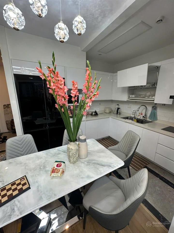 Tôi chính chủ cần bán gấp căn 3n2vs 99m² tại the emerald ct8 đình thôn, view đẹp giá 7,8 tỷ
