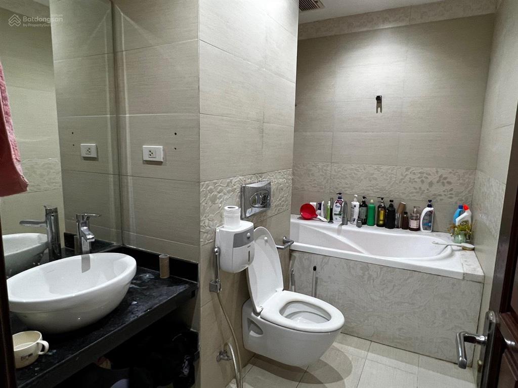 Tôi chính chủ cần bán căn 112m2 3n 2vs tại thăng long no 1, có slot ô tô, giá 8 tỷ có thương lượng