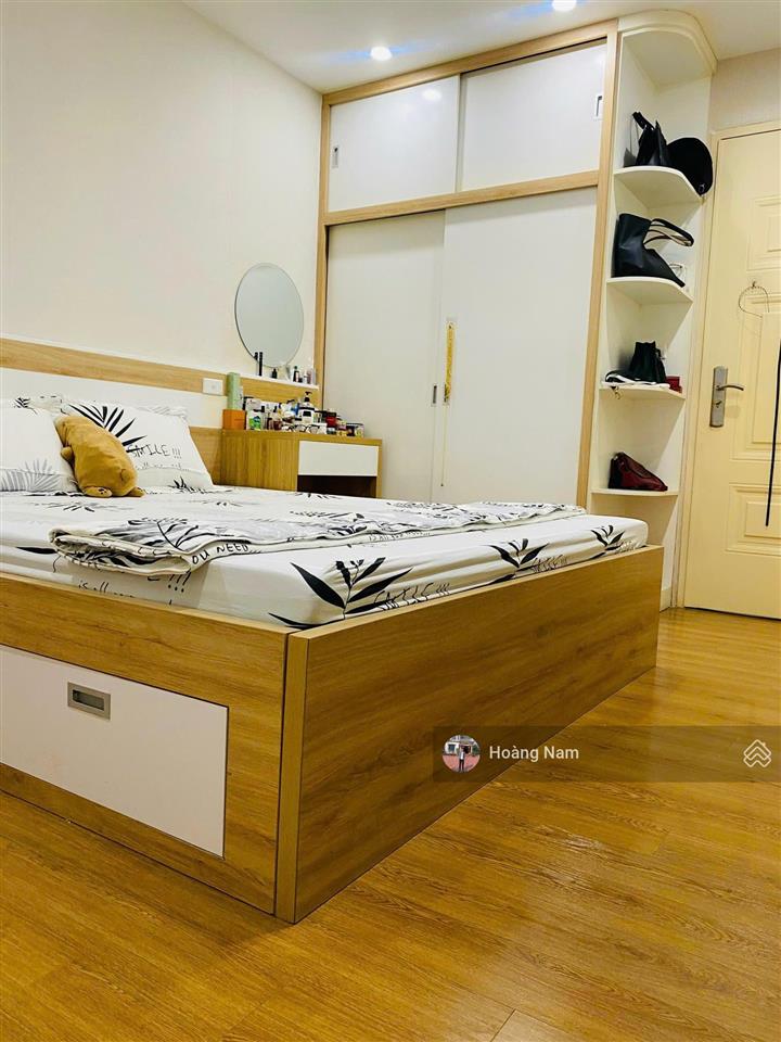 Chính chủ cần bán căn 2n2vs 68m2 tại central field 219 trung kính tầng trung view đẹp, giá 5,7 tỷ