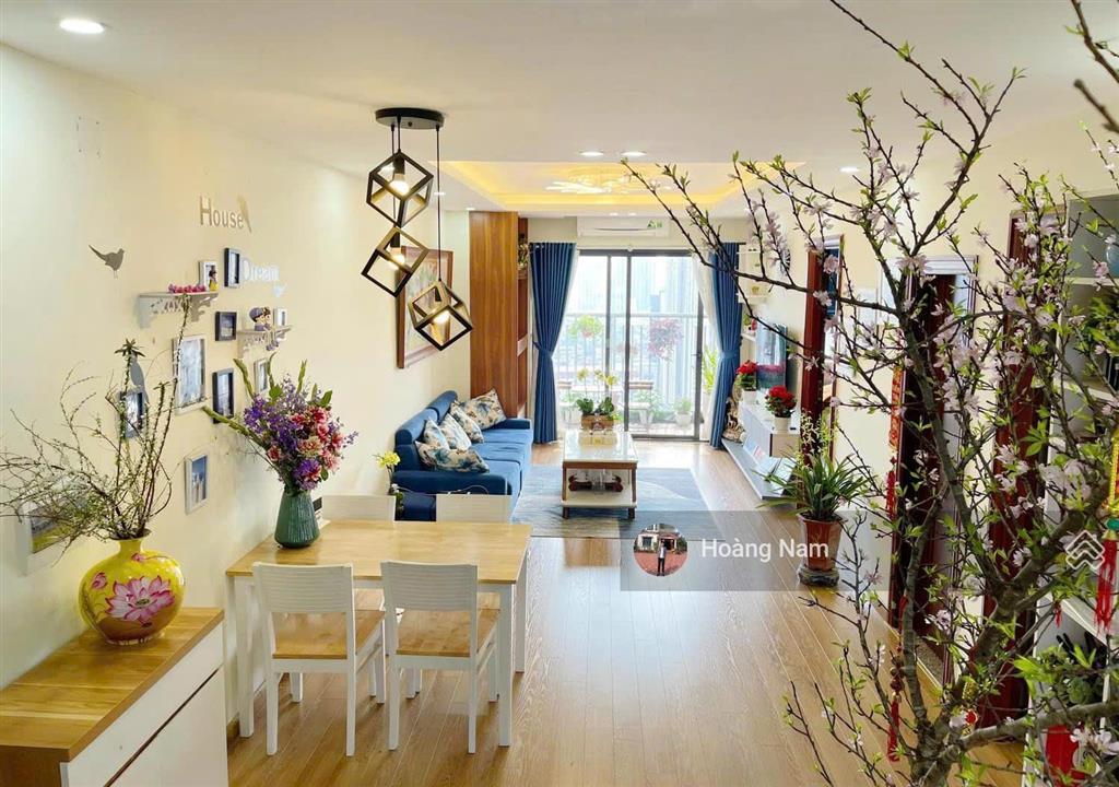 Chính chủ cần bán căn 2n2vs 68m2 tại central field 219 trung kính tầng trung view đẹp, giá 5,7 tỷ