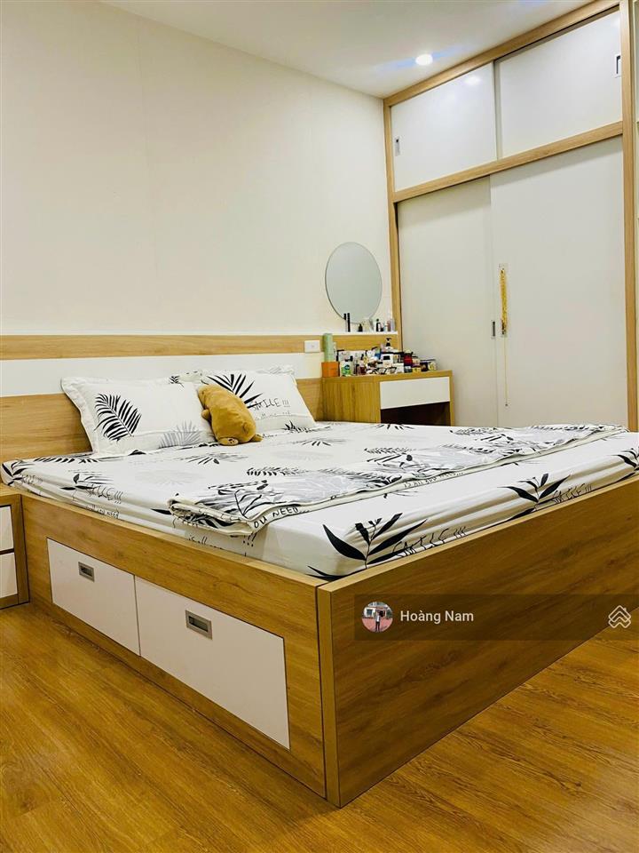 Chính chủ cần bán căn 2n2vs 68m2 tại central field 219 trung kính tầng trung view đẹp, giá 5,7 tỷ