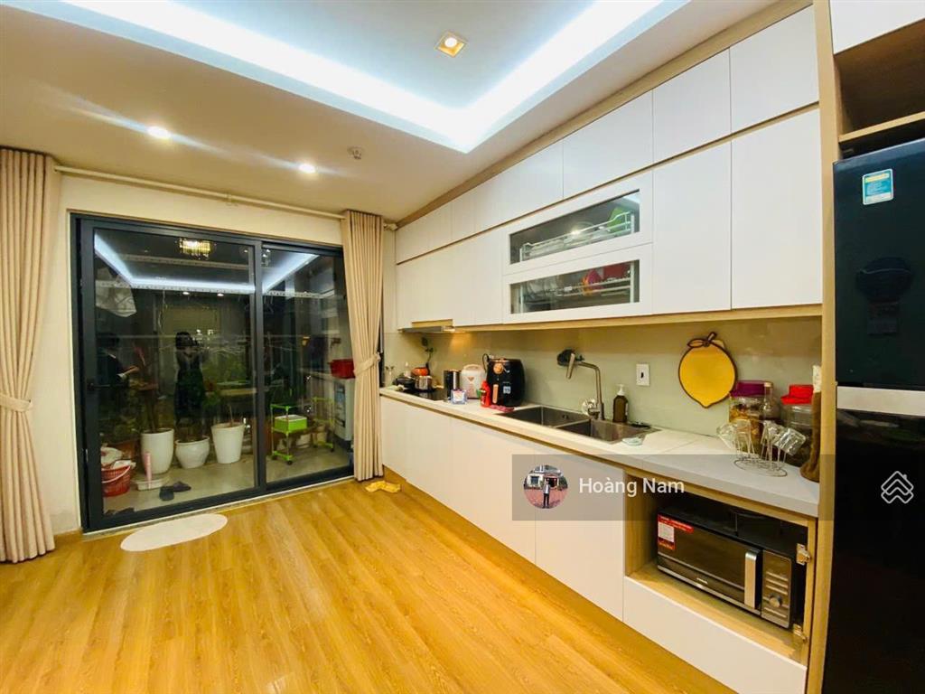 Chính chủ cần bán căn 2n2vs 68m2 tại central field 219 trung kính tầng trung view đẹp, giá 5,7 tỷ